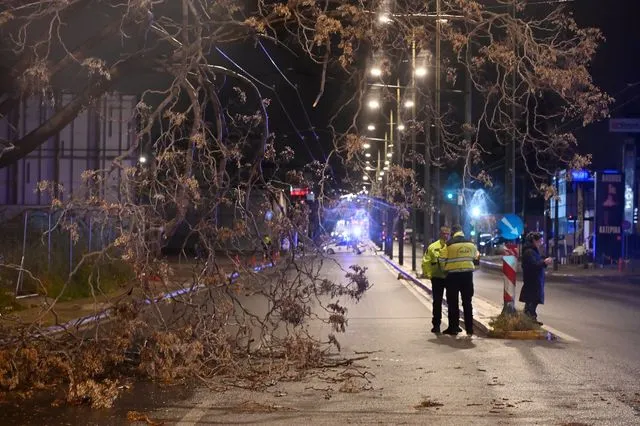 Η κακοκαιρία Erminio σαρώνει τη χώρα – Βίντεο από τα εκτεταμένα προβλήματα