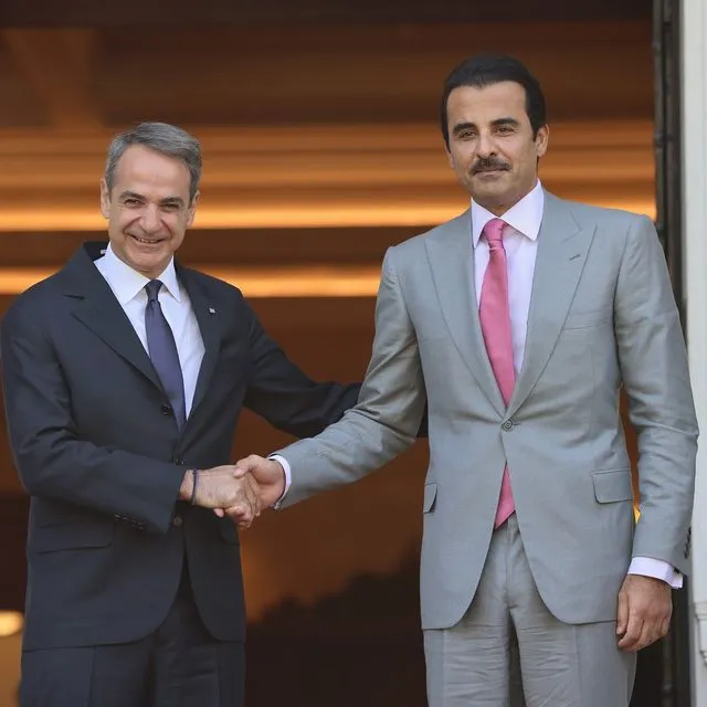 Συνάντηση Μητσοτάκη με τον Εμίρη του Κατάρ – “Δέσμευση για επενδύσεις στην Ελλάδα”