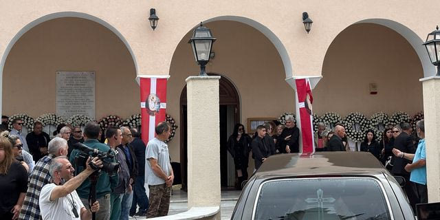 Κεφαλονιά: Θρήνος στην κηδεία της 19χρονης Μυρτώς