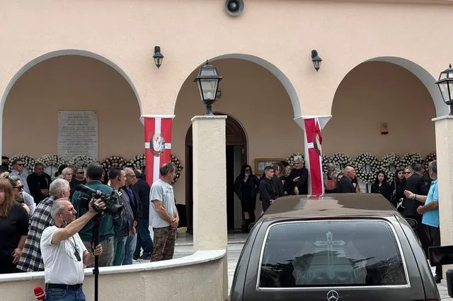 Κεφαλονιά: Θρήνος στην κηδεία της 19χρονης Μυρτούς