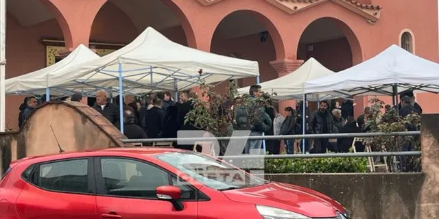 Κρήτη: Θρήνος στην κηδεία της 43χρονης – “Δεν είχε δικαίωμα να ζήσει επειδή χώρισε;”