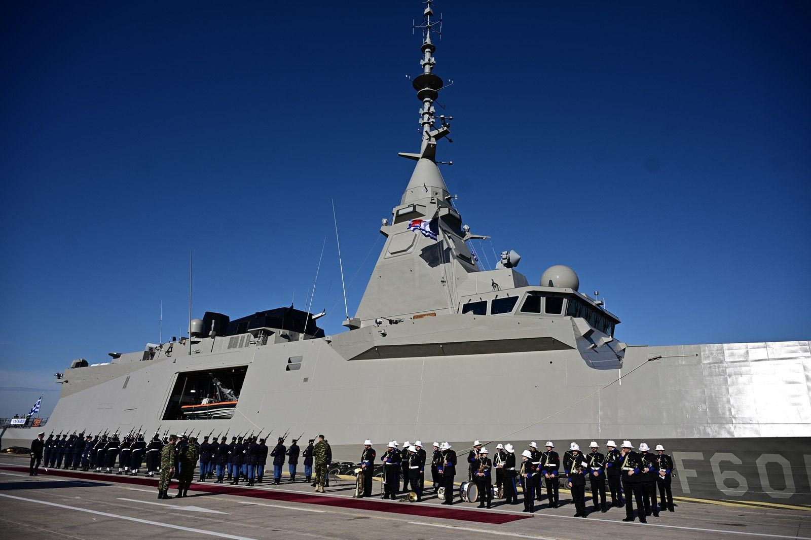 Επίσκεψη Μακρόν - Μητσοτάκη στη φρεγάτα 