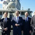 Μητσοτάκης και Μακρόν επιθεώρησαν τη φρεγάτα “Κίμων” – Φωτογραφίες