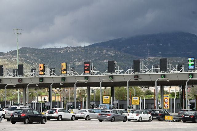 Έξοδος Πάσχα: Καθυστερήσεις 45 λεπτών στην Αττική Οδό – Μποτιλιάρισμα σε Κηφισό και Αθηνών-Κορίνθου