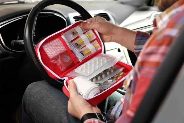 Οι 2 λόγοι που αλλάζουμε φαρμακείο αυτοκινήτου τώρα, έπειτα από 40 χρόνια