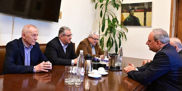 Συνάντηση του γενικού Γραμματέα του ΚΚΕ Δημήτρη Κουτσούμπα με τον Γενικό Γραμματέα του ΑΚΕΛ Στέφανο Στεφάνου, στην Βουλή, Δευτέρα 20 Απριλίου 2026.