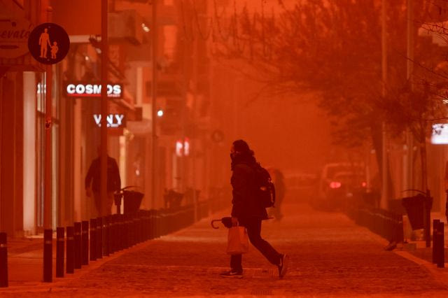 Ηράκλειο: Ακυρώσεις και ανακατευθύνσεις πτήσεων λόγω αφρικανικής σκόνης