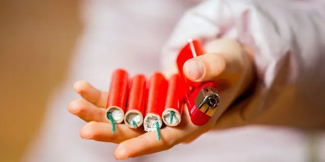 Αμαλιάδα: Τραυματίστηκαν δύο ανήλικοι από εκρήξεις κροτίδων