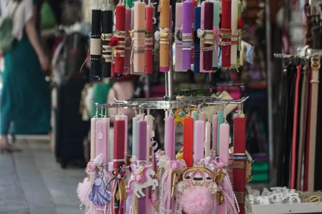 Εορταστικό ωράριο: Πώς λειτουργούν καταστήματα και σούπερ μάρκετ το Μεγάλο Σάββατο – Τι ώρα κλείνουν