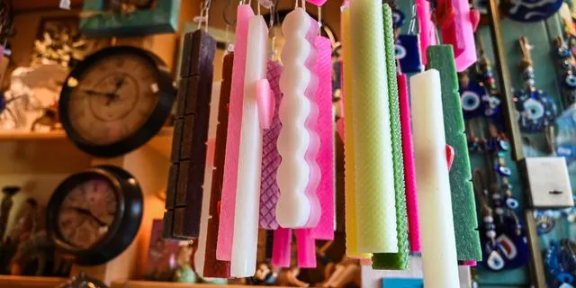 Εορταστικό ωράριο: Τι ώρα κλείνουν σήμερα τα καταστήματα – Πώς θα λειτουργήσουν μέχρι το Πάσχα