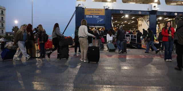 Σε εξέλιξη η πασχαλινή έξοδος – Αυξημένη η κίνηση στα λιμάνια της Αττικής