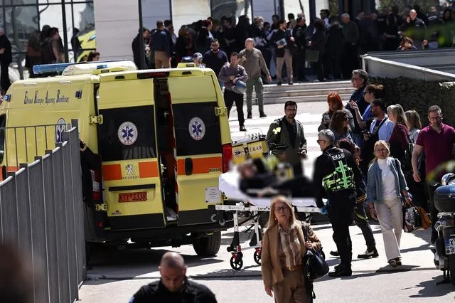 89χρονος άνοιξε πυρ στην Λουκάρεως, μετά τον ΕΦΚΑ