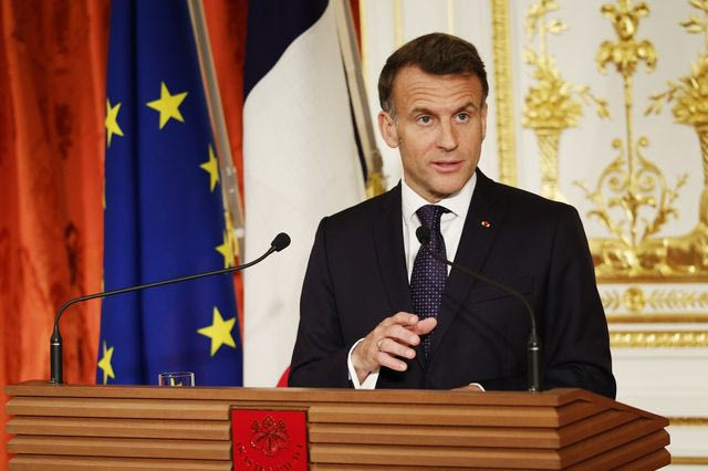 Ο Μακρόν προβάλλει την “προβλεψιμότητα” της Ευρώπης απέναντι στο “απρόβλεπτο” του Τραμπ