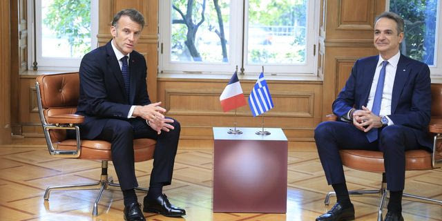 Ο πρώτος διάλογος Μητσοτάκη – Μακρόν στο Μέγαρο Μαξίμου