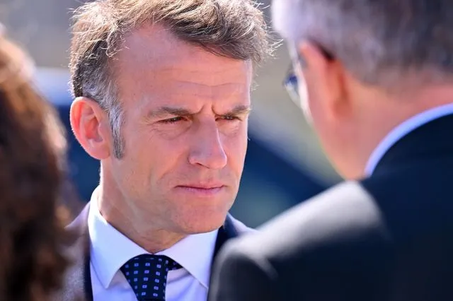 Τι έγραψε ο Μακρόν στο βιβλίο επισκεπτών της φρεγάτας “Κίμων”