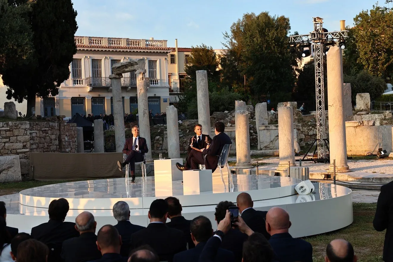 Συζήτηση του πρωθυπουργού Κυριάκου Μητσοτάκη με τον Πρόεδρο της Γαλλίας Εμανουέλ Μακρόν