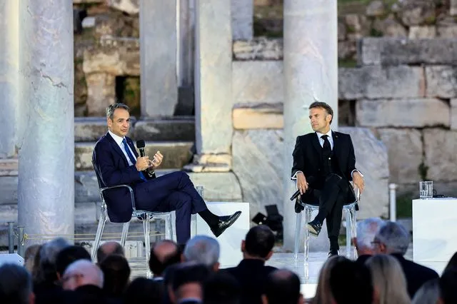 Συζήτηση του πρωθυπουργού Κυριάκου Μητσοτάκη με τον Πρόεδρο της Γαλλίας Εμανουέλ Μακρόν