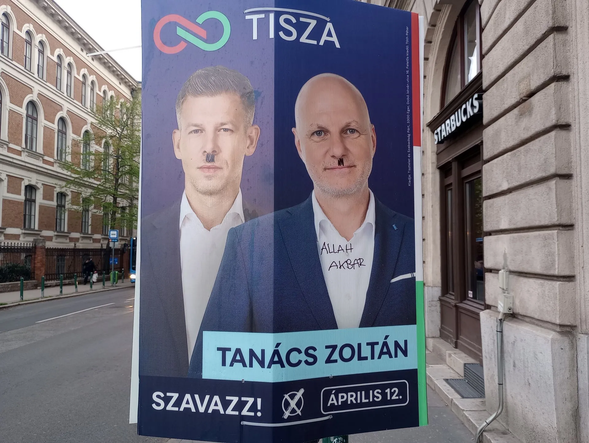 Αφίσα του Φίντεζ που παρουσιάζει τον Ζελένσκι και τον Πίτερ Μάγκιαρ ως συνεργάτες