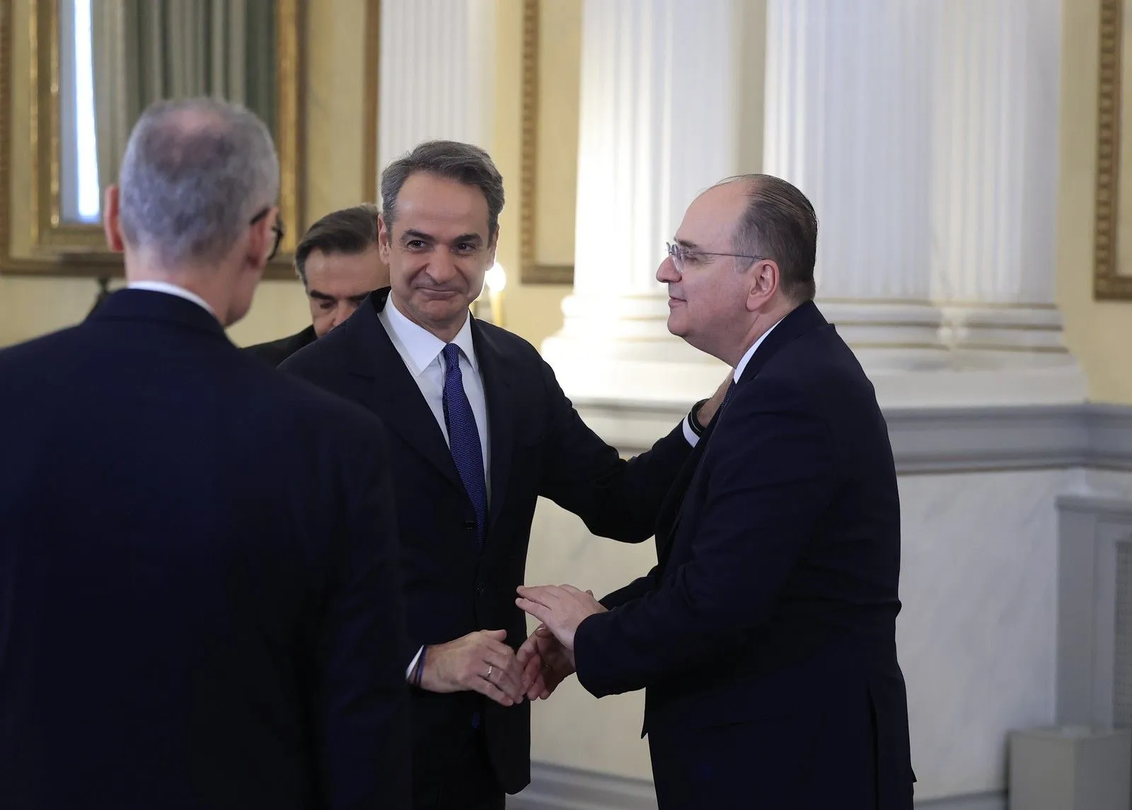 Η “μακάρια” σιωπή του Μαξίμου για Λαζαρίδη