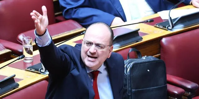 Το παιδί σου μετανάστης, ο Λαζαρίδης ακλόνητος