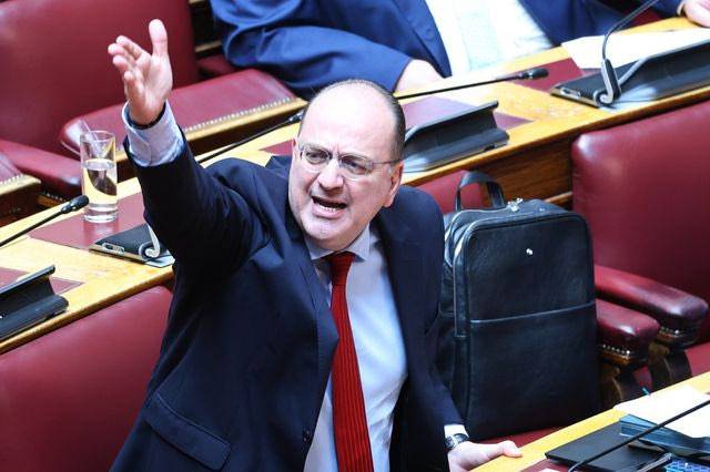 Το παιδί σου μετανάστης, ο Λαζαρίδης ακλόνητος