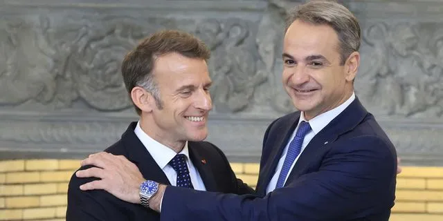 Ελλάς – Γαλλία – Συμμαχία: Το “χεράτα” εκεί σημαίνει φυλακή…