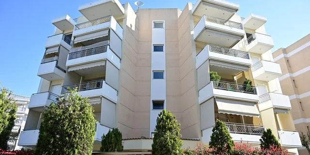 Marousi: 27-year-old woman falls twice from her apartment – Her partner arrested