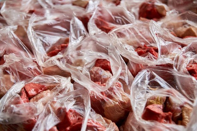 Κατασχέθηκαν 11 τόνοι ακατάλληλων κρεάτων στην Περιφέρεια Αττικής – Πρόστιμα 245.000 ευρώ