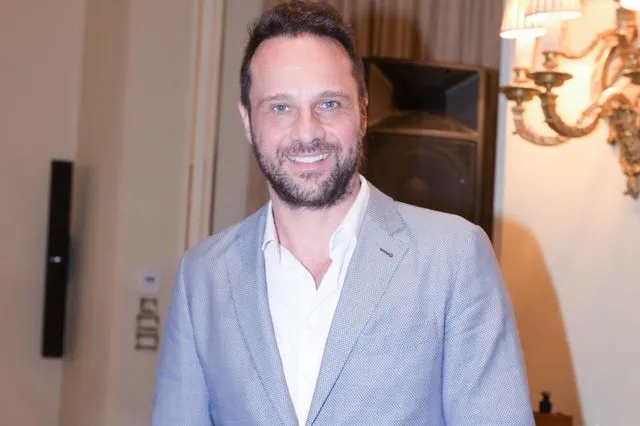 YFSF: Ο Μέμος Μπεγνής έγινε… APON – Αγνώριστος ο ηθοποιός