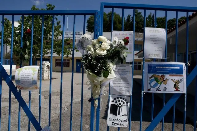 Συγκέντρωση διαμαρτυρίας κατοίκων στο σχολείου όπου έπεσε νεκρός ο Μάριος Σουλούκος