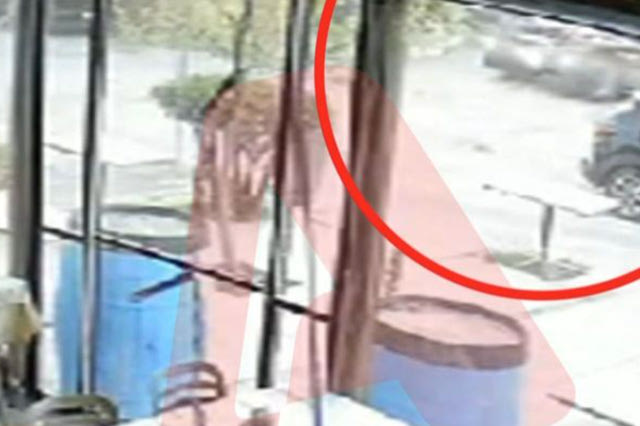 Μενίδι: Βίντεο από την φονική παράσυρση της ηλικιωμένης από φορτηγό