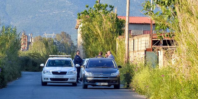 Μεσσηνία: Θρίλερ με τον 44χρονο που βρέθηκε νεκρός σε στάβλο – Τι εξετάζουν οι Αρχές