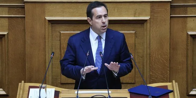 Ο Νότης Μηταράκης στη Βουλή