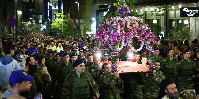 ΑΚΟΛΟΥΘΙΑ ΕΠΙΤΑΦΙΟΥ ΣΤΗ ΜΗΤΡΟΠΟΛΗ ΑΘΗΝΩΝ ΚΑΙ ΠΕΡΙΦΟΡΑ ΣΤΟ ΣΥΝΤΑΓΜΑ