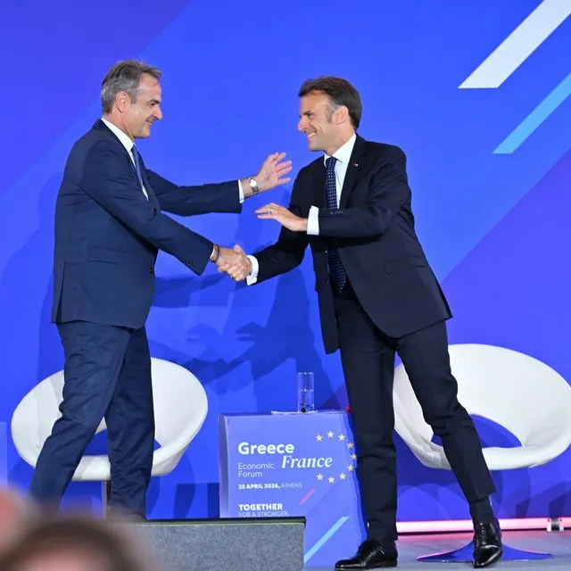 Μακρόν προς Μητσοτάκη: Μοντέλο οικονομικής προόδου η Ελλάδα