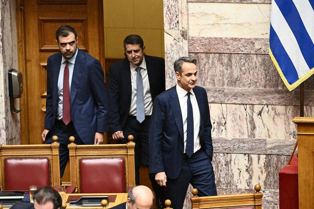 Με αιχμές για τοξικότητα τα περαστικά του Κυριάκου Μητσοτάκη στον Γιώργο Μυλωνάκη
