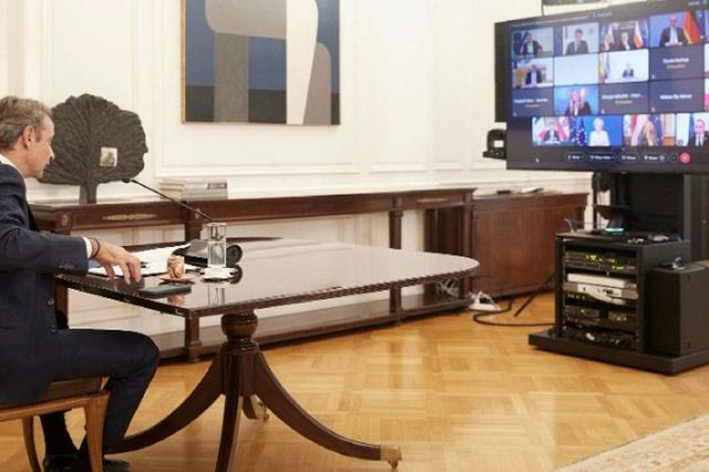 O Κυριάκος Μητσοτάκης σε τηλεδιάσκεψη για την προστασία των ανηλίκων στο διαδίκτυο