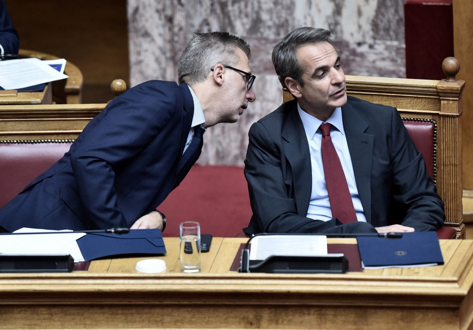 Ο Μητσοτάκης ζητά από τους βουλευτές της ΝΔ να μην κάνουν… σκέρτσα