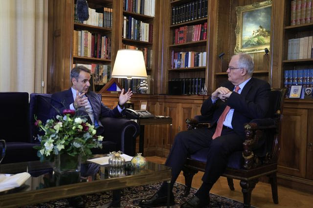 Μητσοτάκης σε Τασούλα: Η κυβέρνηση κάνει το καλύτερο για να στηρίξει τα ελληνικά νοικοκυριά