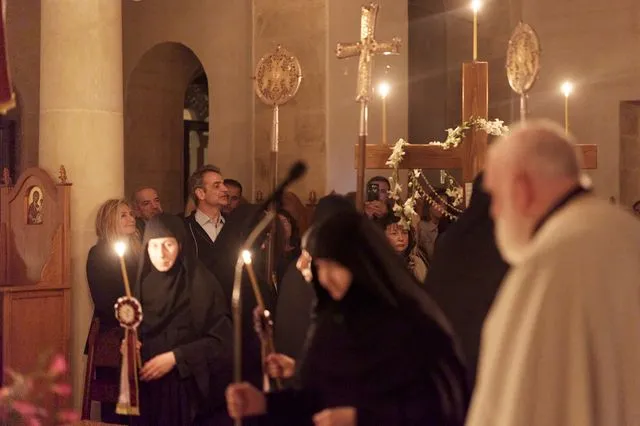 Τον Επιτάφιο στα Χανιά παρακολούθησε ο Κυριάκος Μητσοτάκης