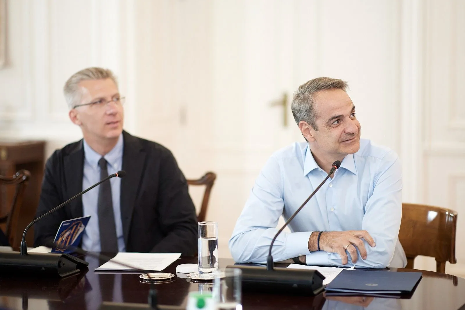 Ο Μητσοτάκης ζητά από τους βουλευτές της ΝΔ να μην κάνουν… σκέρτσα