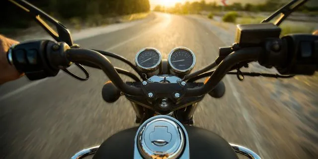 Θεσσαλονίκη: Οδηγός μηχανής έτρεχε με 150 χλμ/ώρα – Πρόστιμο 7.000 ευρώ