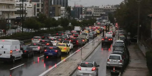 Αυξημένη κίνηση στους δρόμους της Αθήνας