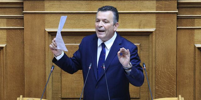 Καρφιά Μπουκώρου κατά πάντων – Η ατάκα για τη μπριζόλα