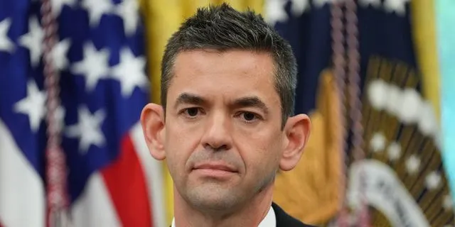 Το άκομψο σχόλιο του Τραμπ για τα… αυτιά του επικεφαλής της NASA