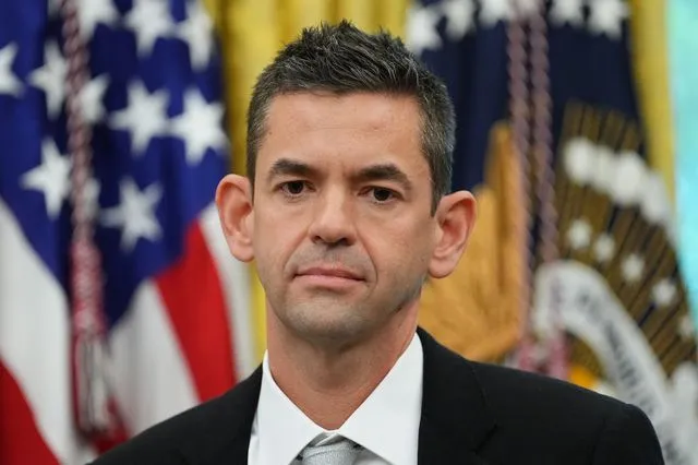 Το άκομψο σχόλιο του Τραμπ για τα… αυτιά του επικεφαλής της NASA