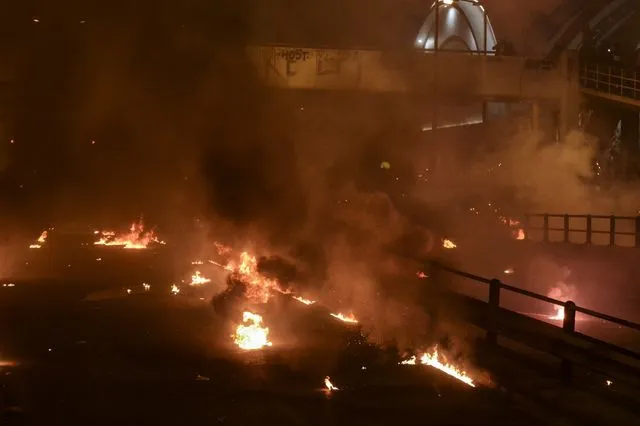 “Αστακός” ο Νέος Κόσμος για την αποτροπή του “εθίμου” με τις βόμβες μολότοφ