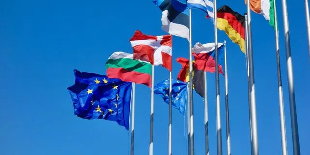 Ρυθμίσεις ΕΕ και παραγωγή: Τι αλλάζει και τι απαιτείται από τις επιχειρήσεις