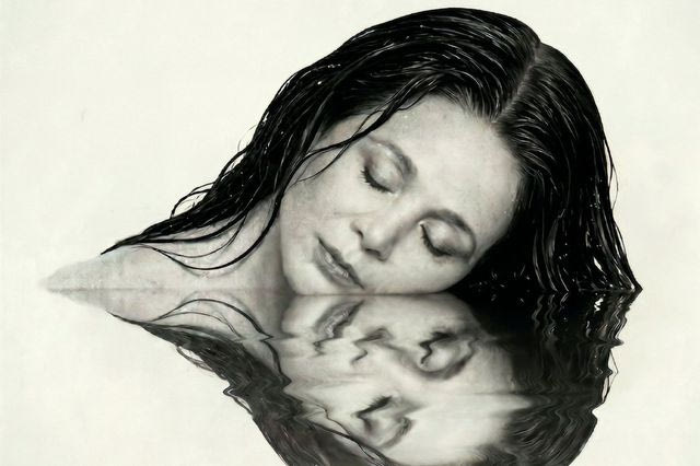 Η ζωή στα χέρια της: Η «κωμικοτραγωδία» του Βασίλη Κατσικονούρη ανεβαίνει τον Μάιο στο BIOS