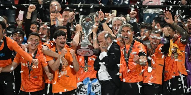 ΠΑΟΚ – ΟΦΗ: Η ιστορική απονομή του τροπαίου του Κυπέλλου Ελλάδας Betsson στους Κρητικούς